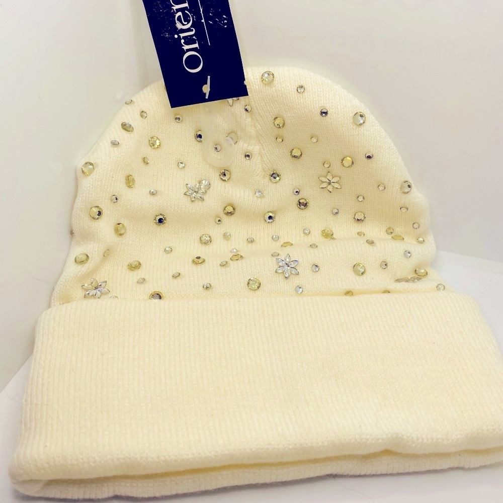 NWT Knitted hat white with Rhinestones! Adult size!